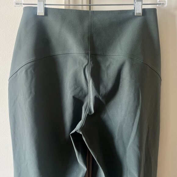 Lululemon High-Rise Flared Pant – Dark Forest – Size 4 - Picture 10 of 12